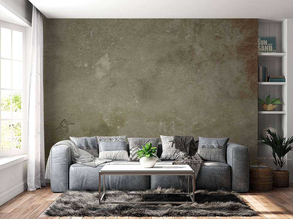 Gammel vegg med forvitret stukkatur