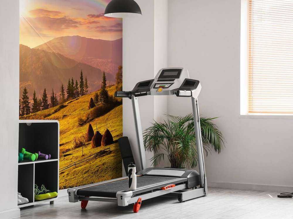 Höstackar i bergslandskap