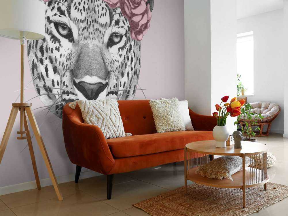 leopard med rosa blommor