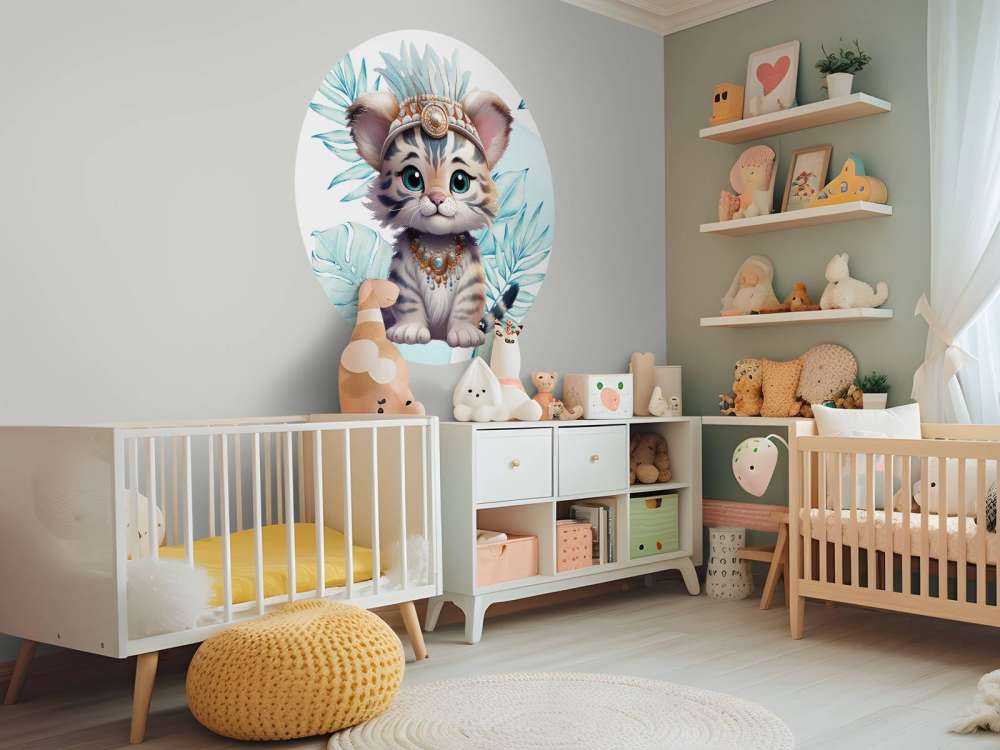 Tigerunge och blått löv