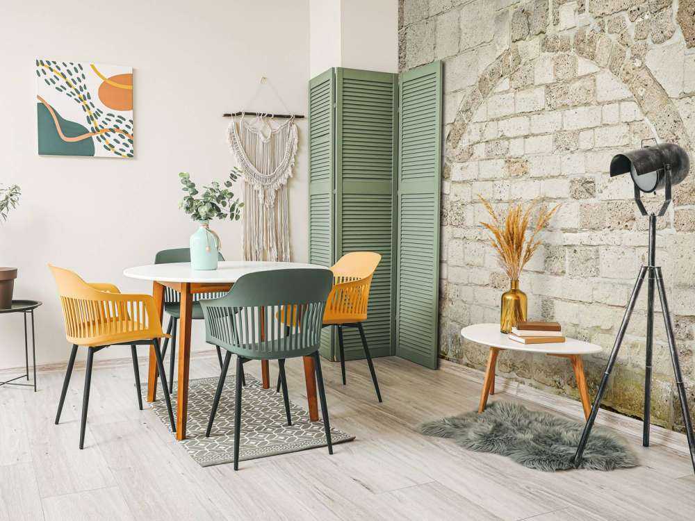 Gammel steinvegg med bue