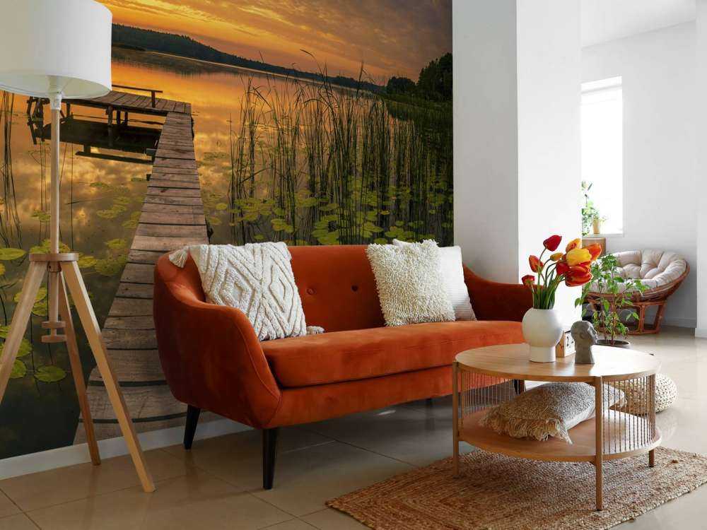 Soloppgang ved innsjøen