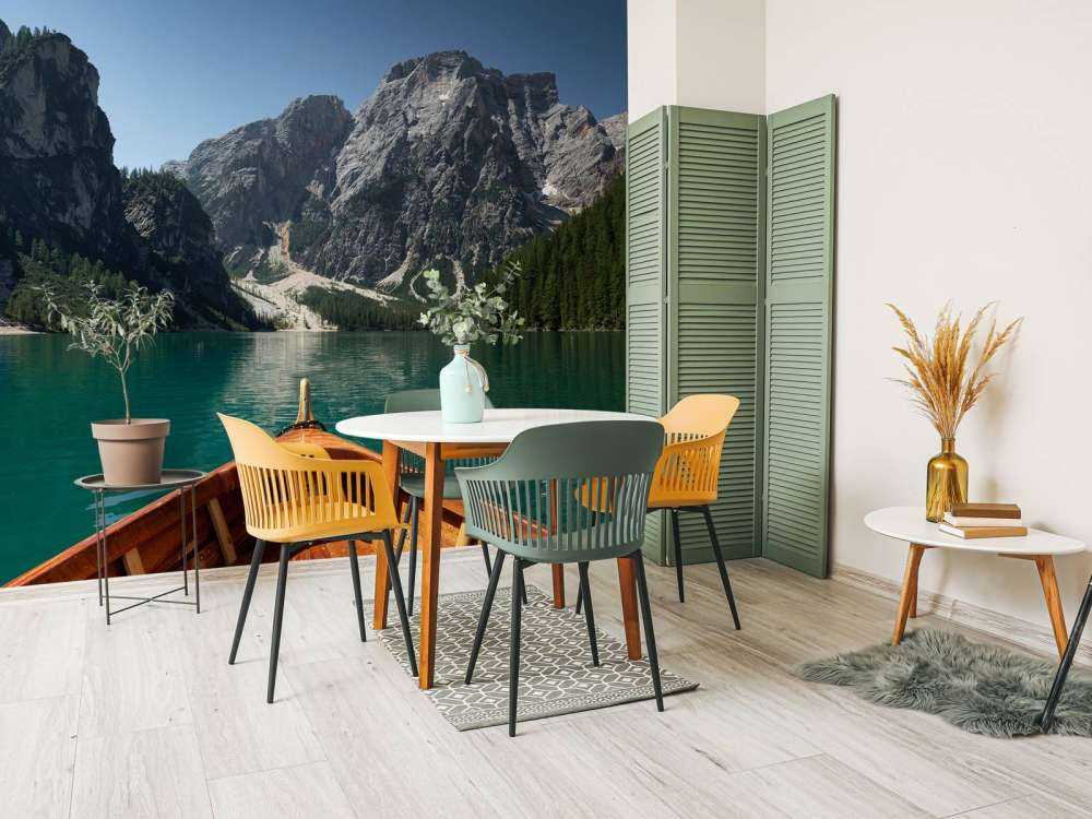 Lago di Braies fra en båt