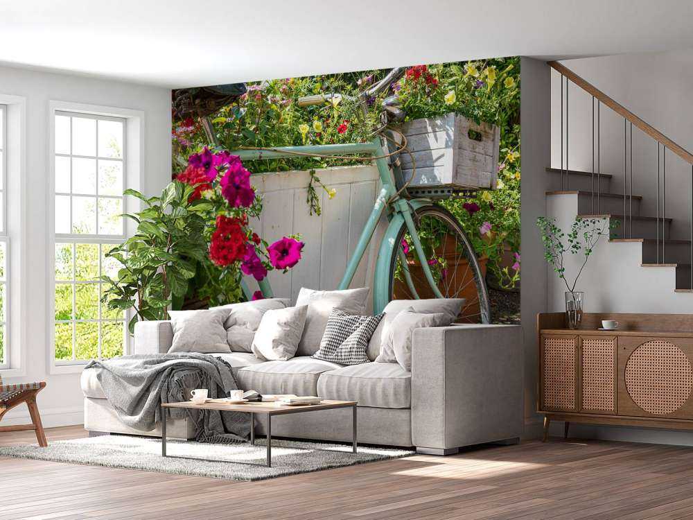 Gammel cykel med blomster