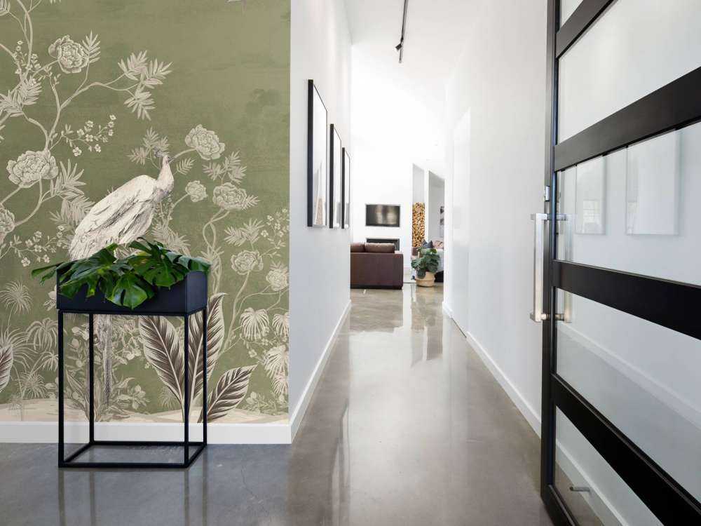 Påfugl Hviler i den Grønne Have