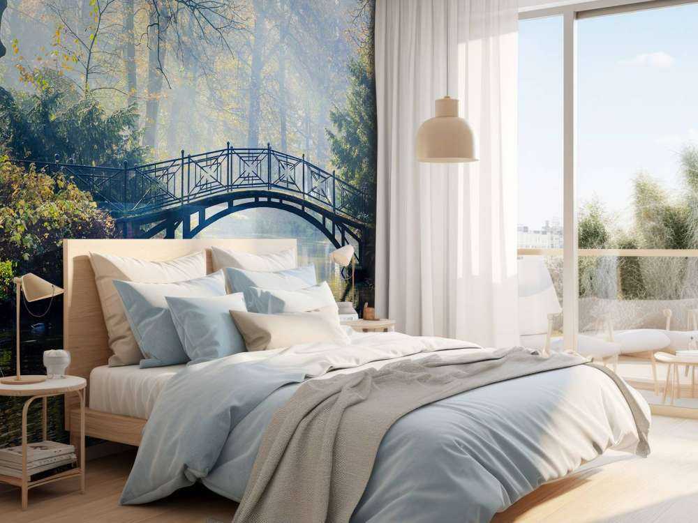 Gammel bro om høsten