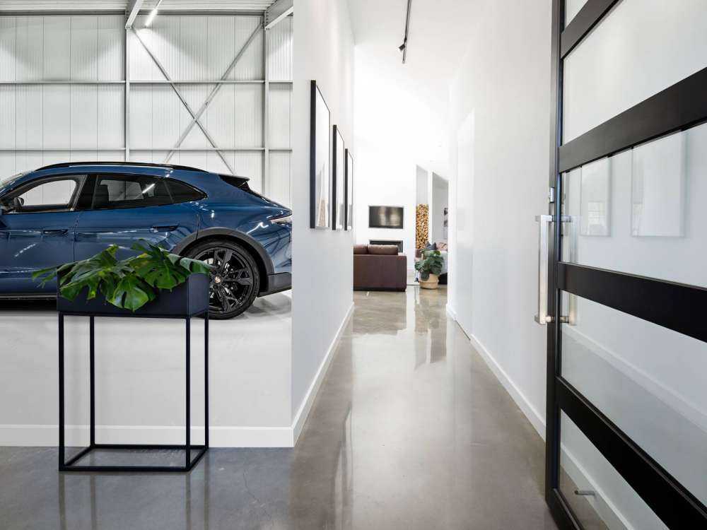 Porsche i industrihallen