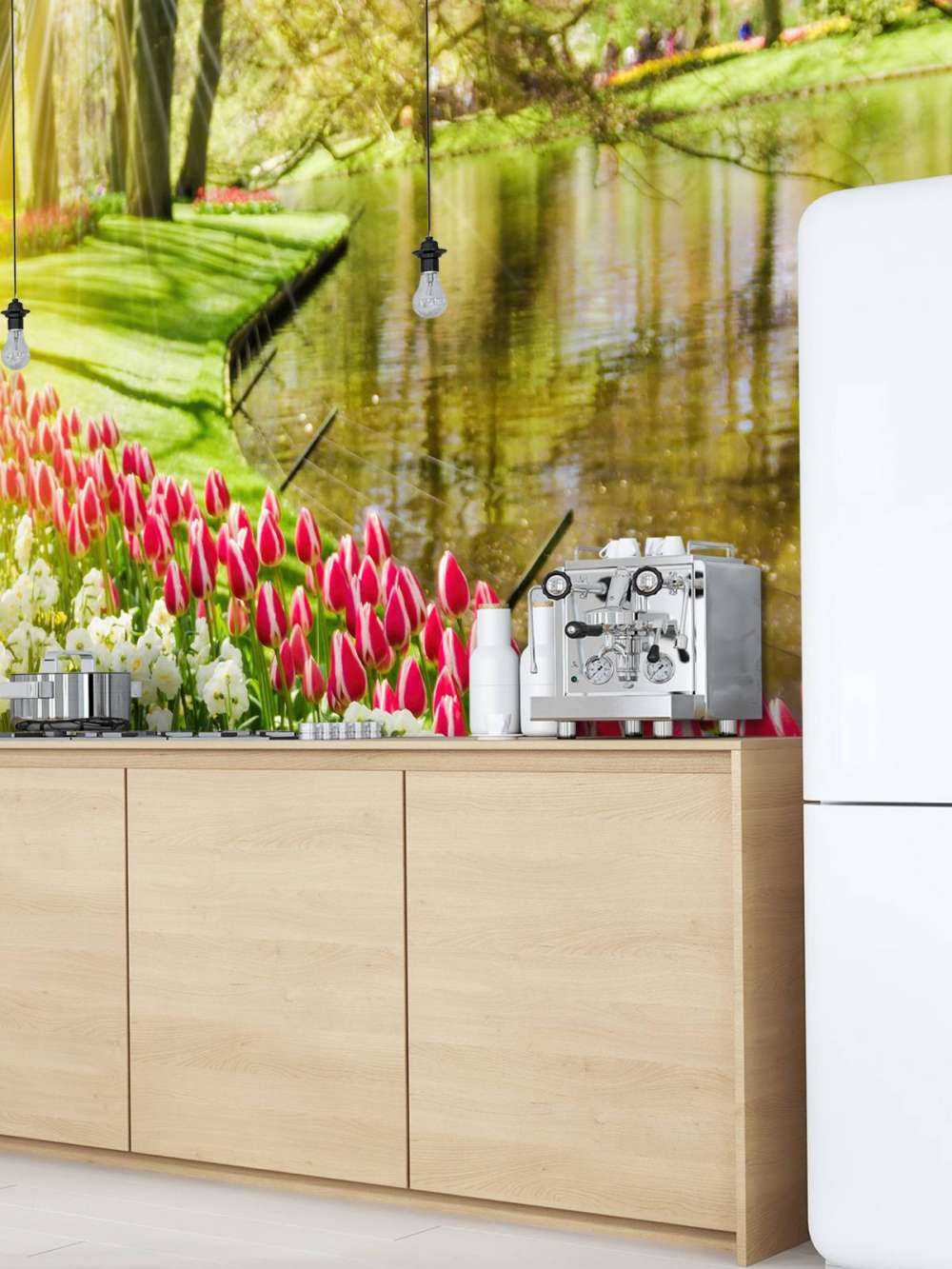 Blomster i en solrik park