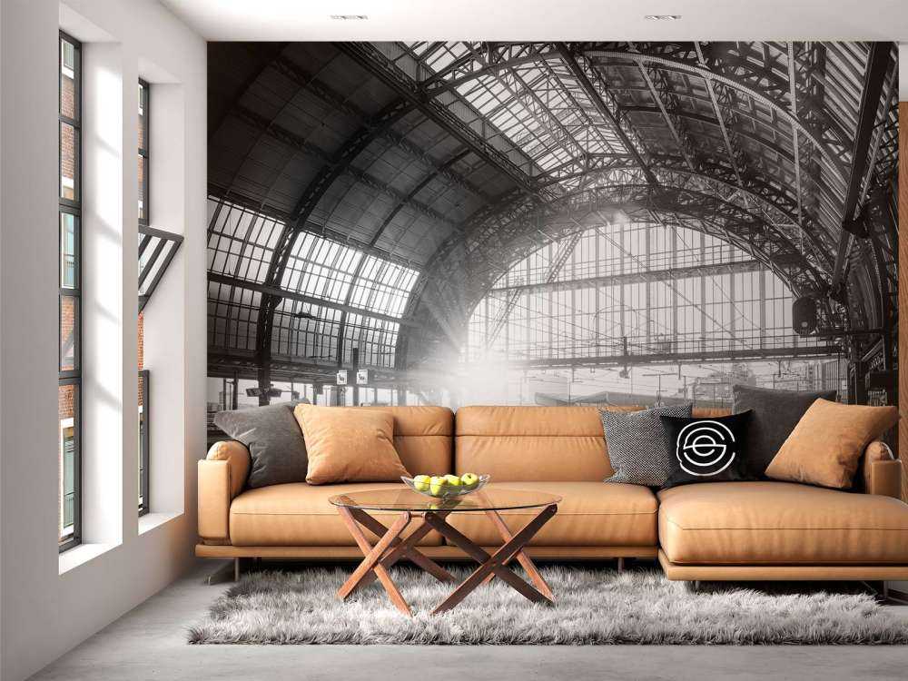 Soloppgang på en stasjon i svart-hvitt