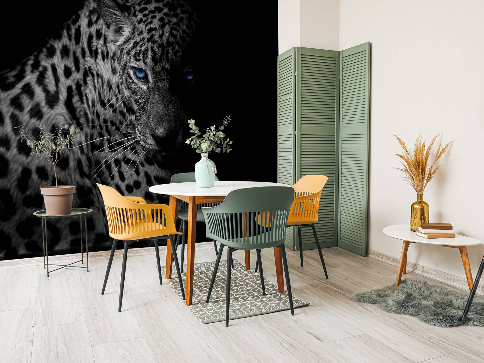 Leopard på sort tapet