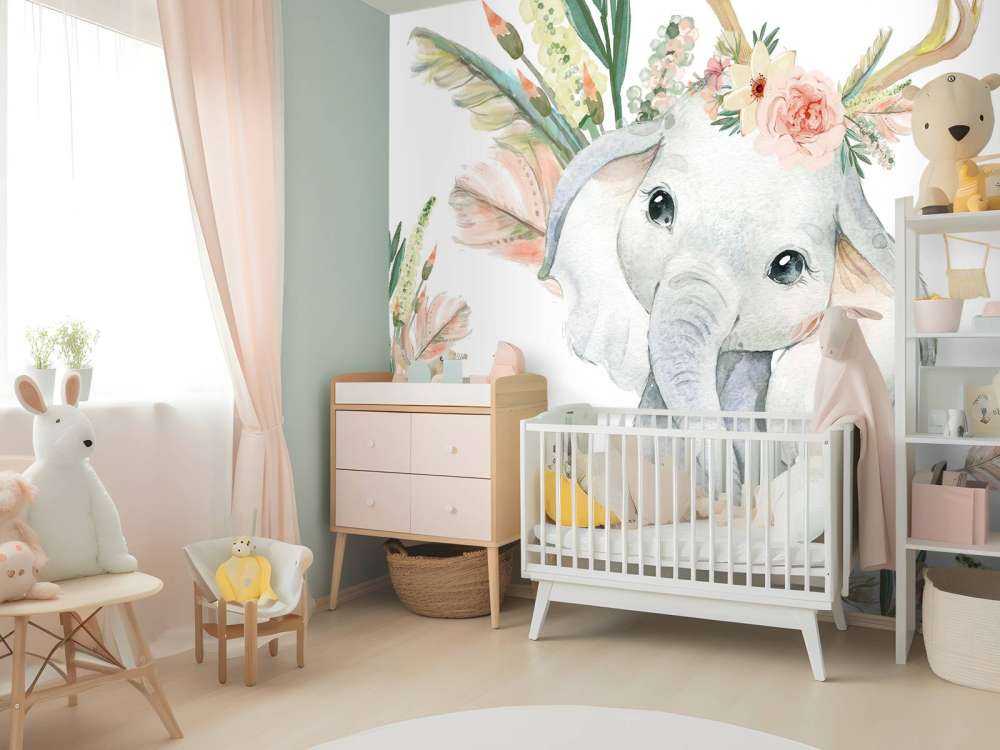 Babyelefant med lyserøde blomster