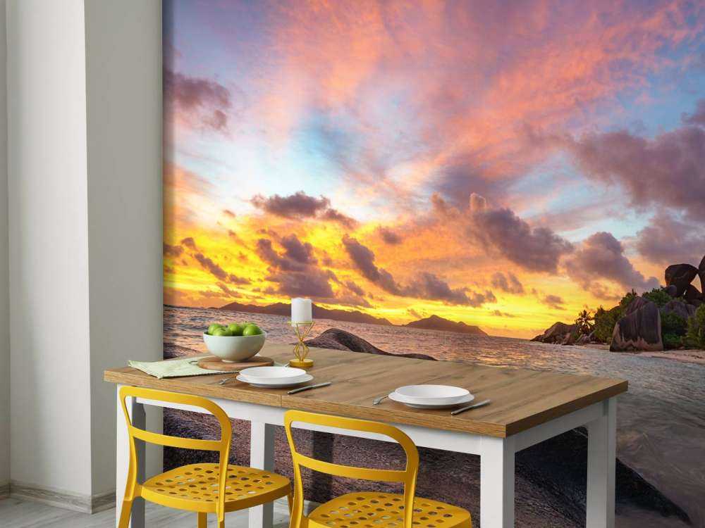 Solnedgang på en tropisk strand