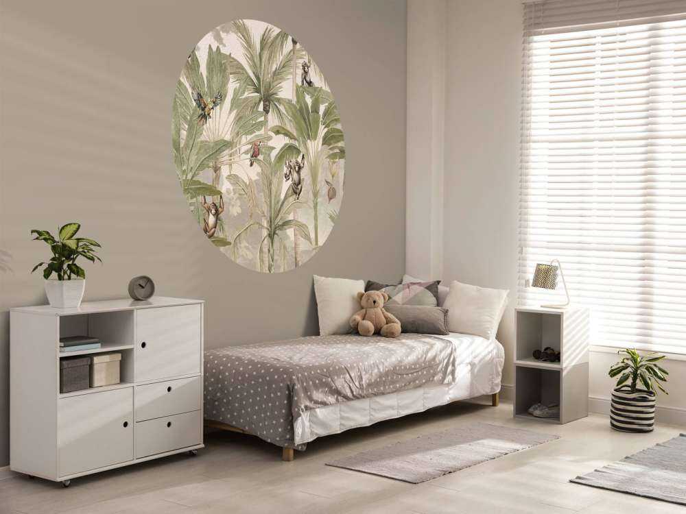 Djungel med apor och papegojor