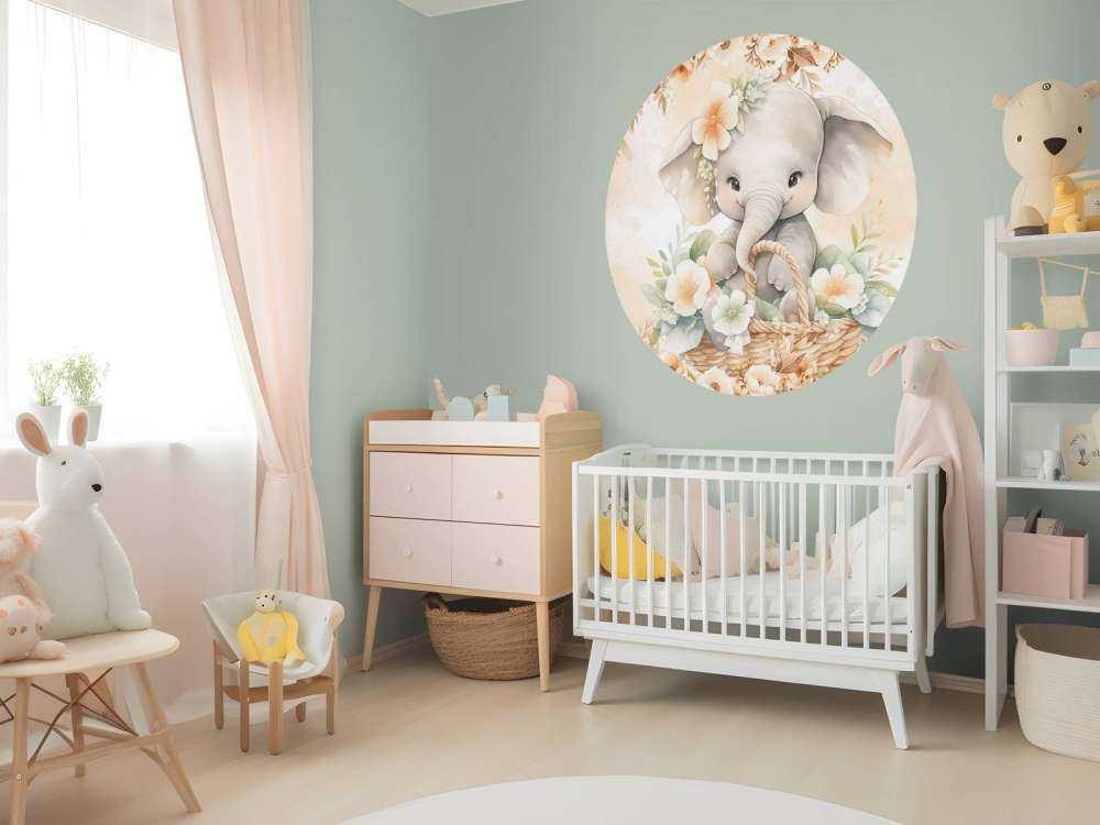 Söt elefant i blomsterkorg