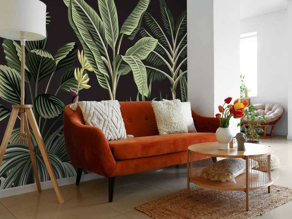 Tropisk palmetre på mørk bakgrunn