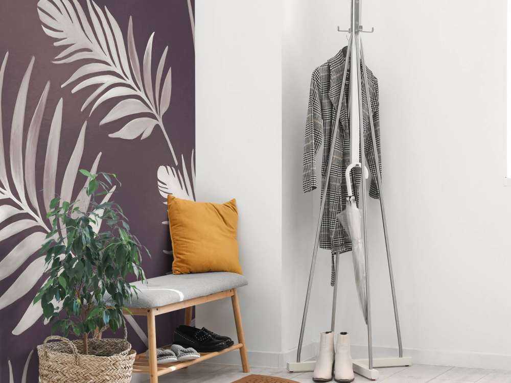 Gyldne blader på mørk jord