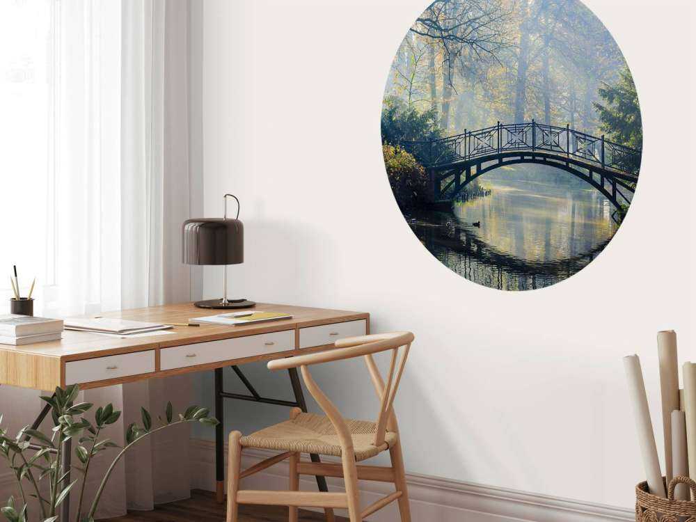 Gammel bro om høsten