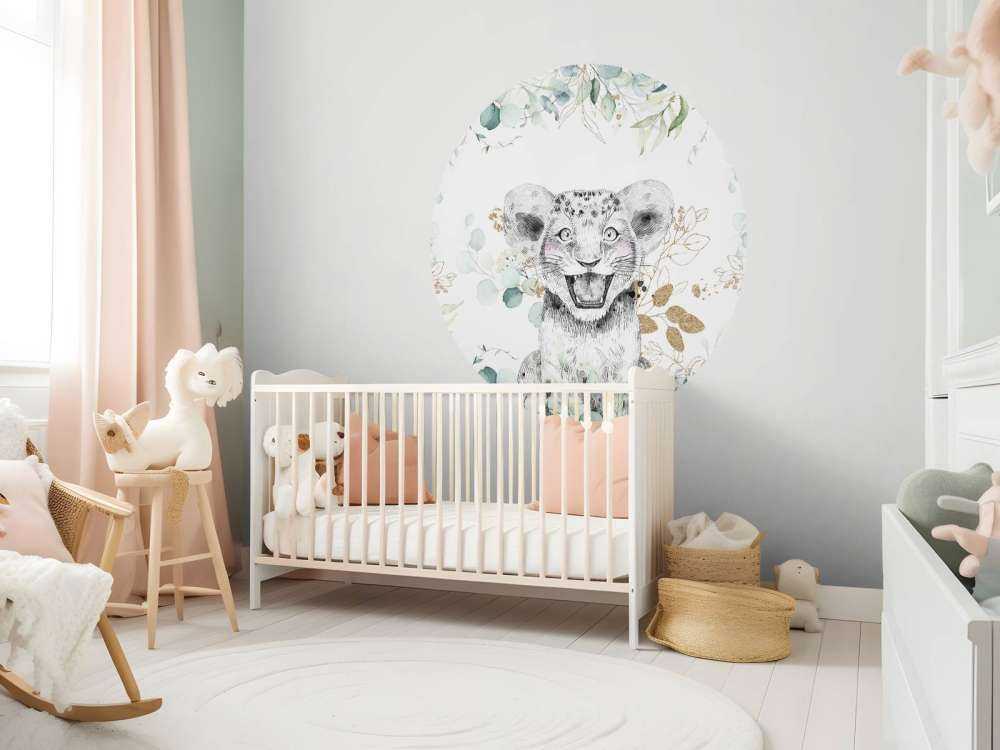 Løveunge med mynteblader