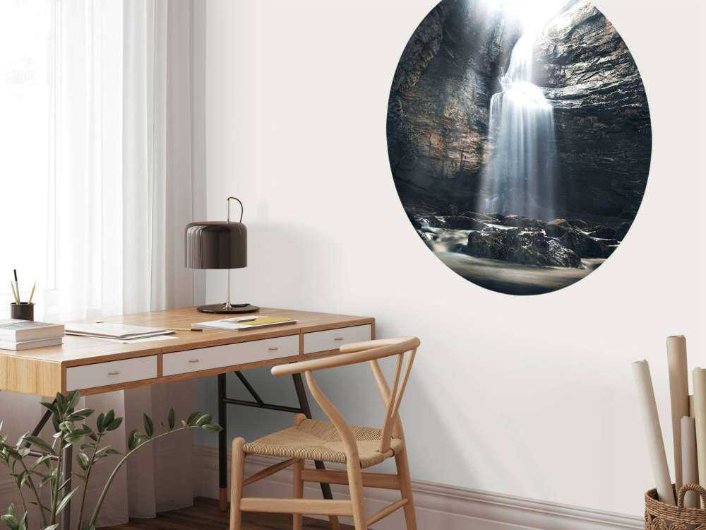 Grotta med vattenfall