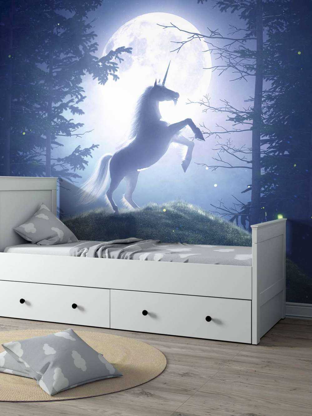 Enhörning vid fullmåne