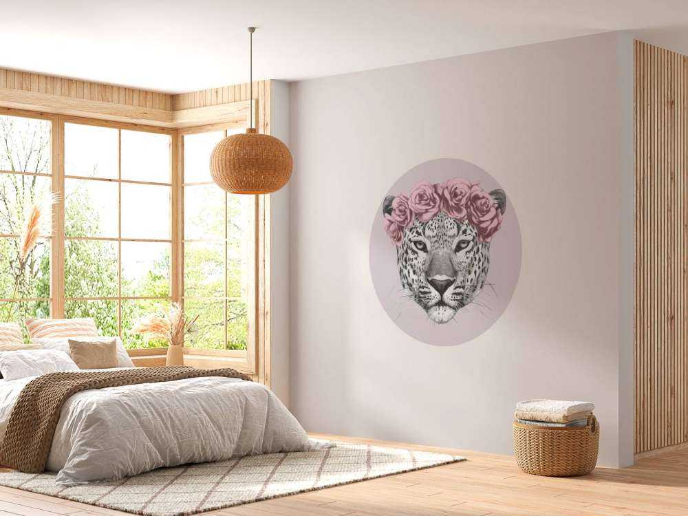 leopard med rosa blommor