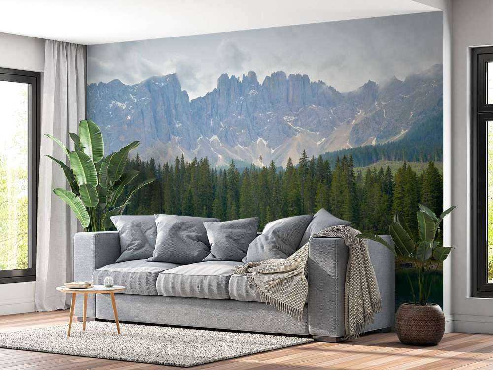 Trädrad vid en bergssjö