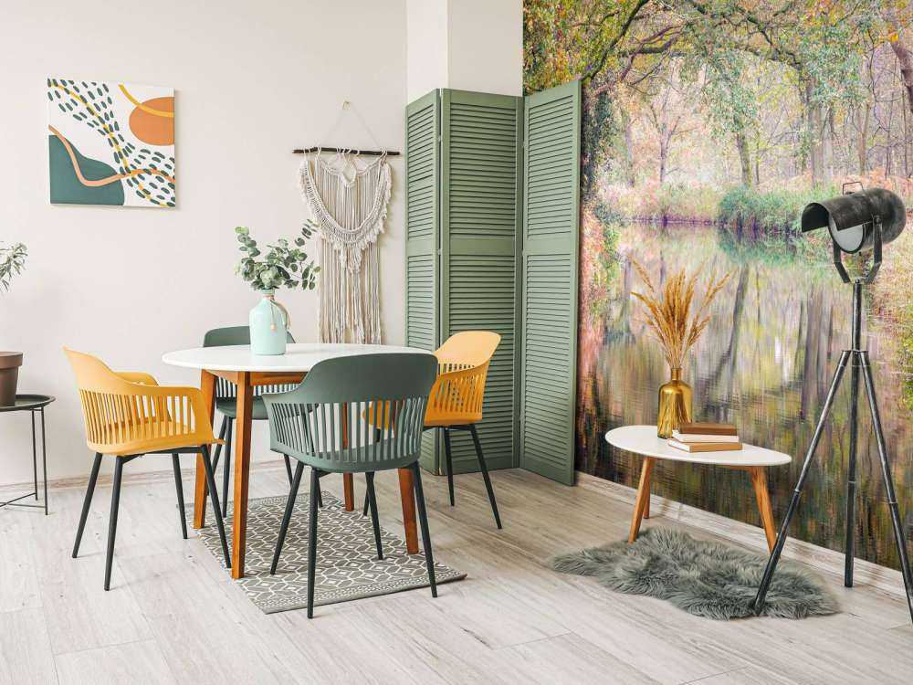 Täckt färgglad skog