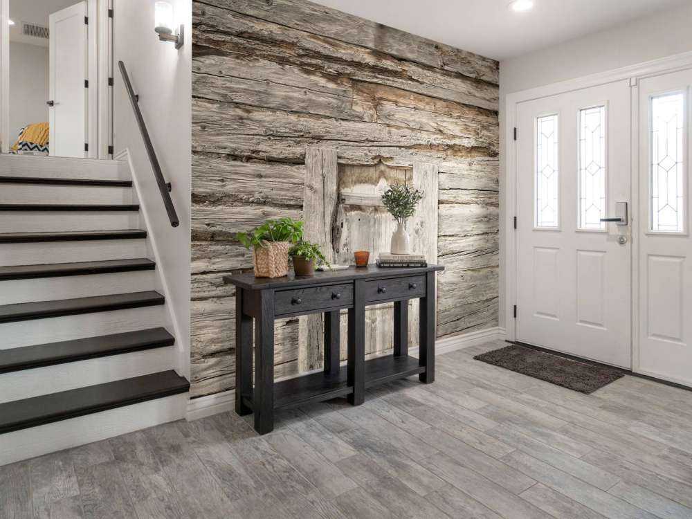 Beige hylder med dør