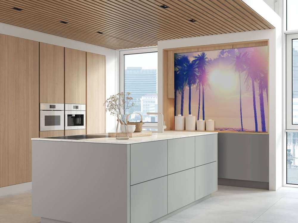 Vintage palmetræer og hav