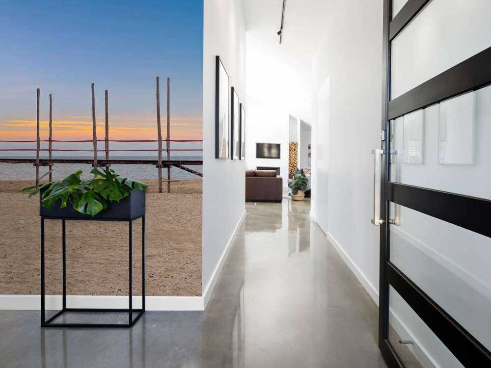 Lang mole med træpæle