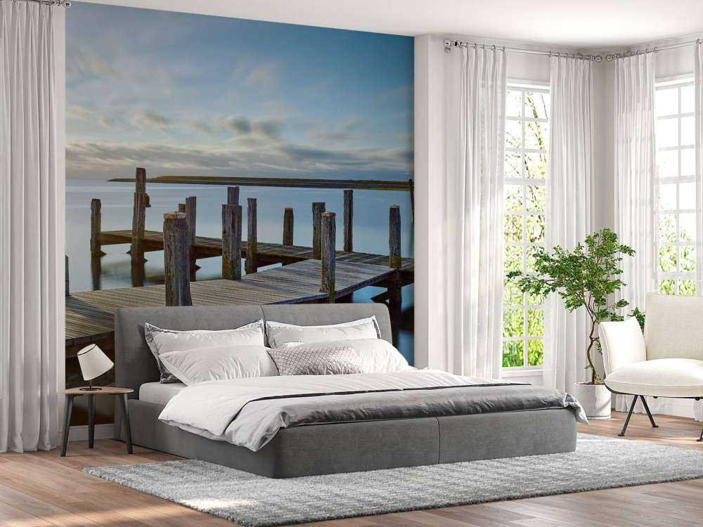 Træbrygge ved solopgang