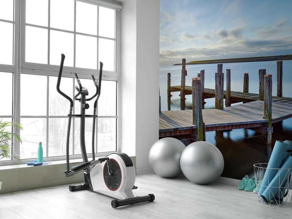 Træbrygge ved solopgang