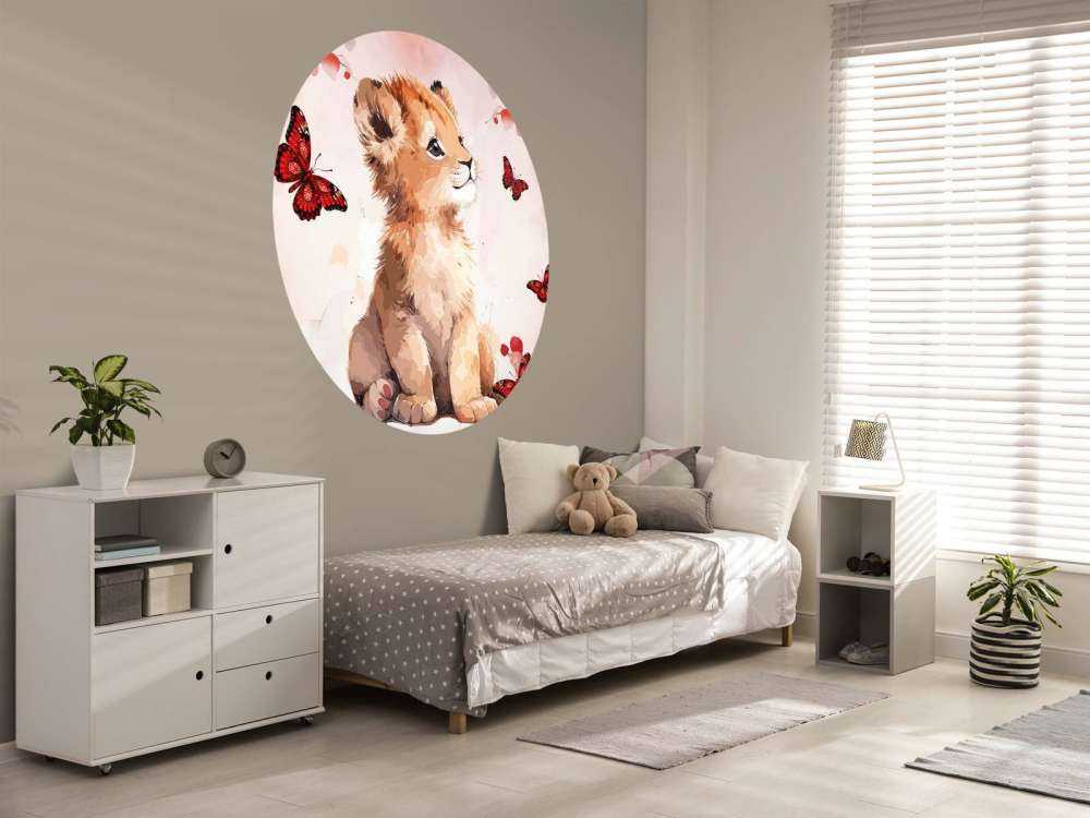 Drømmende løveunge og sommerfugler