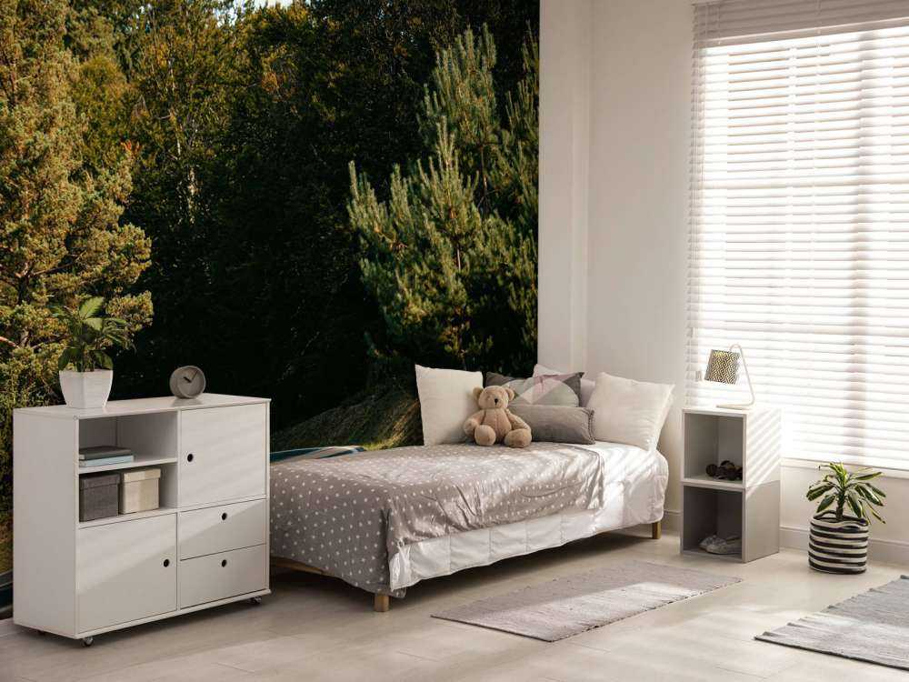 Lilla Lamborghini Huracán i skoglandskap