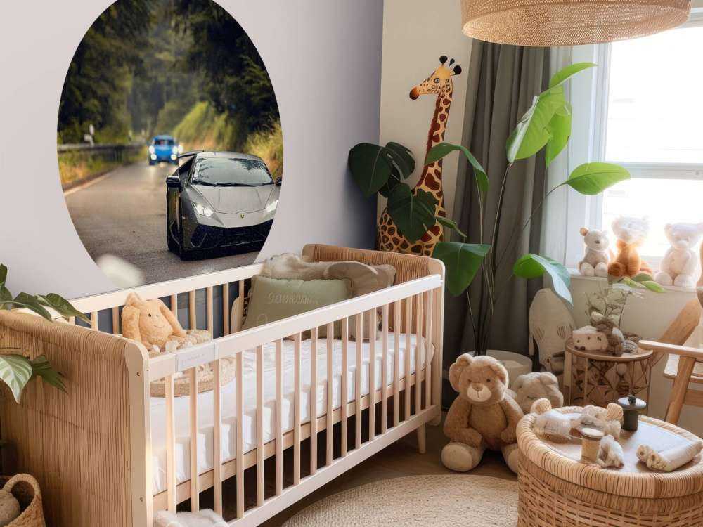 Matgrå Lamborghini i naturen