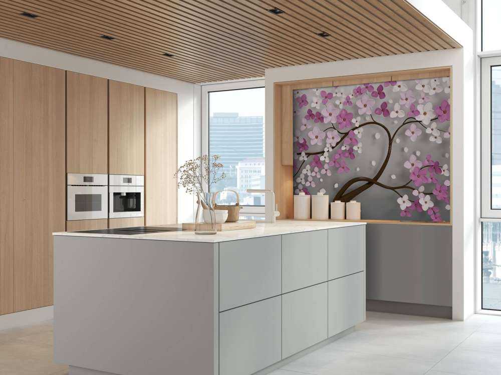 Tre med lilla hvite blomster