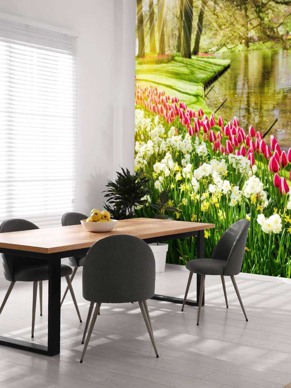 Blomster i en solrik park