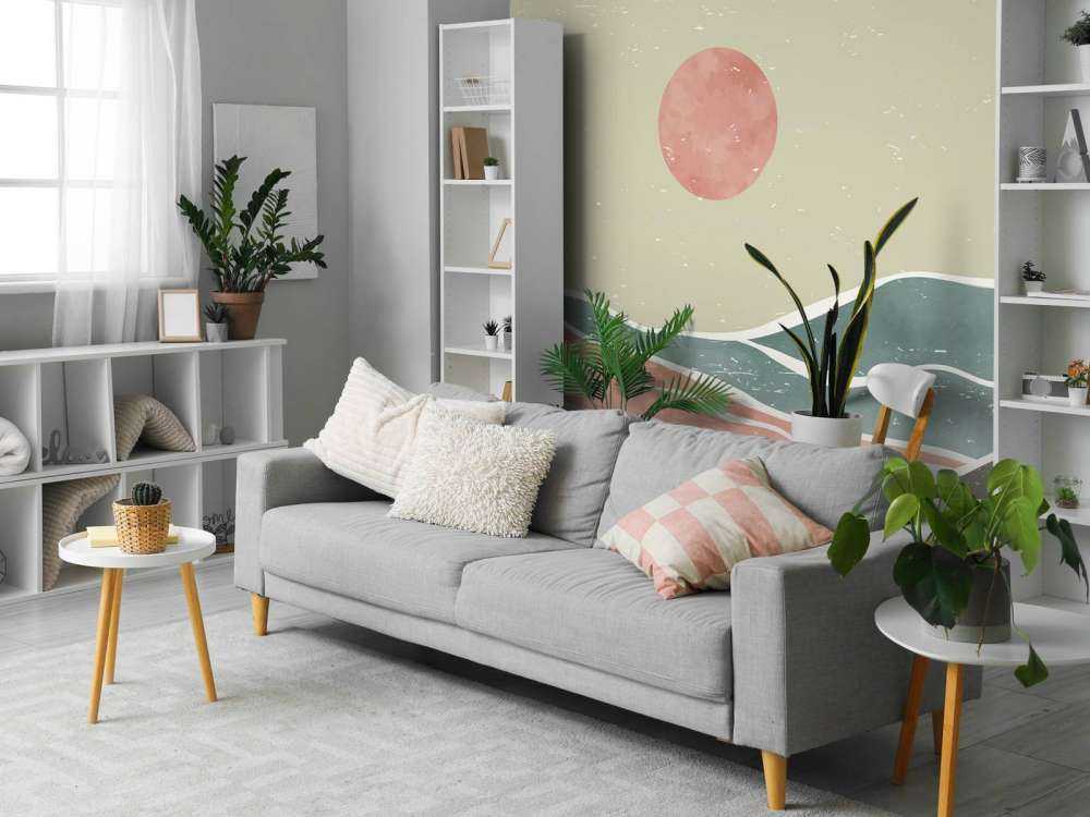 Fargede havbølger med en rød måne