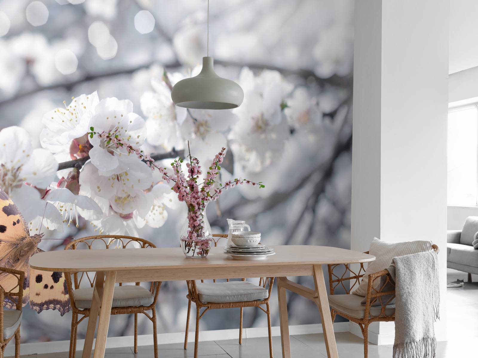 Fjäril med vita blommor