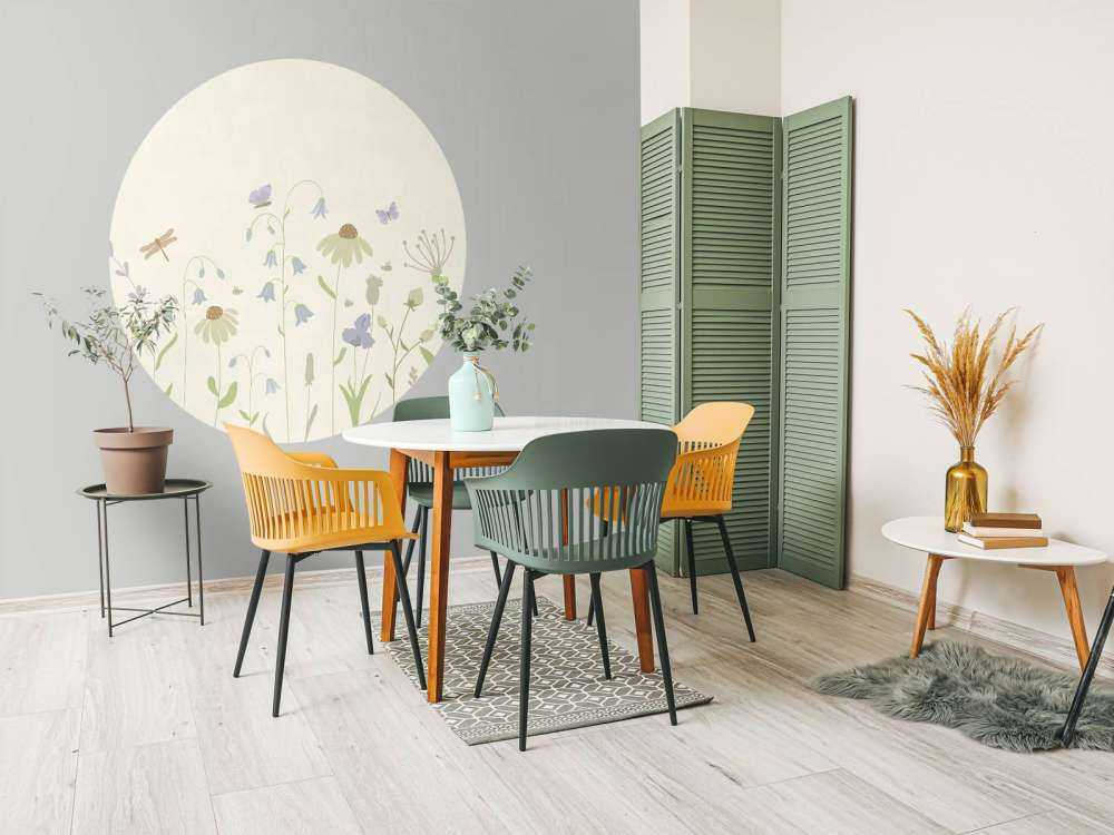 Blomsterfält högt med fjärilar beige, gammelrosa, grön och syren