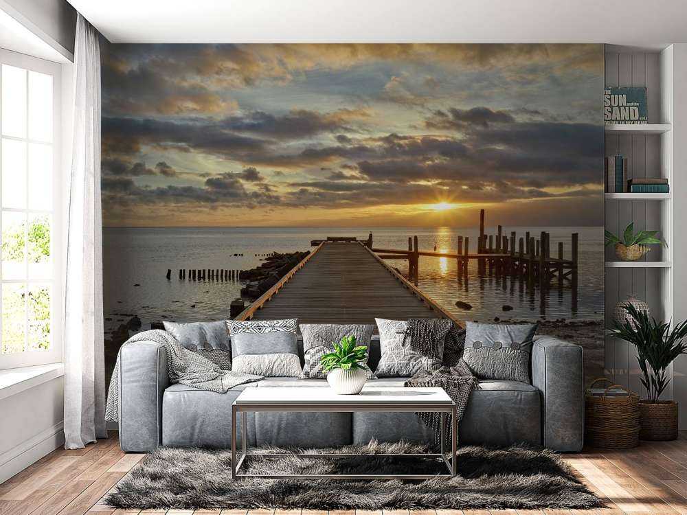 Träbrygga med soluppgång