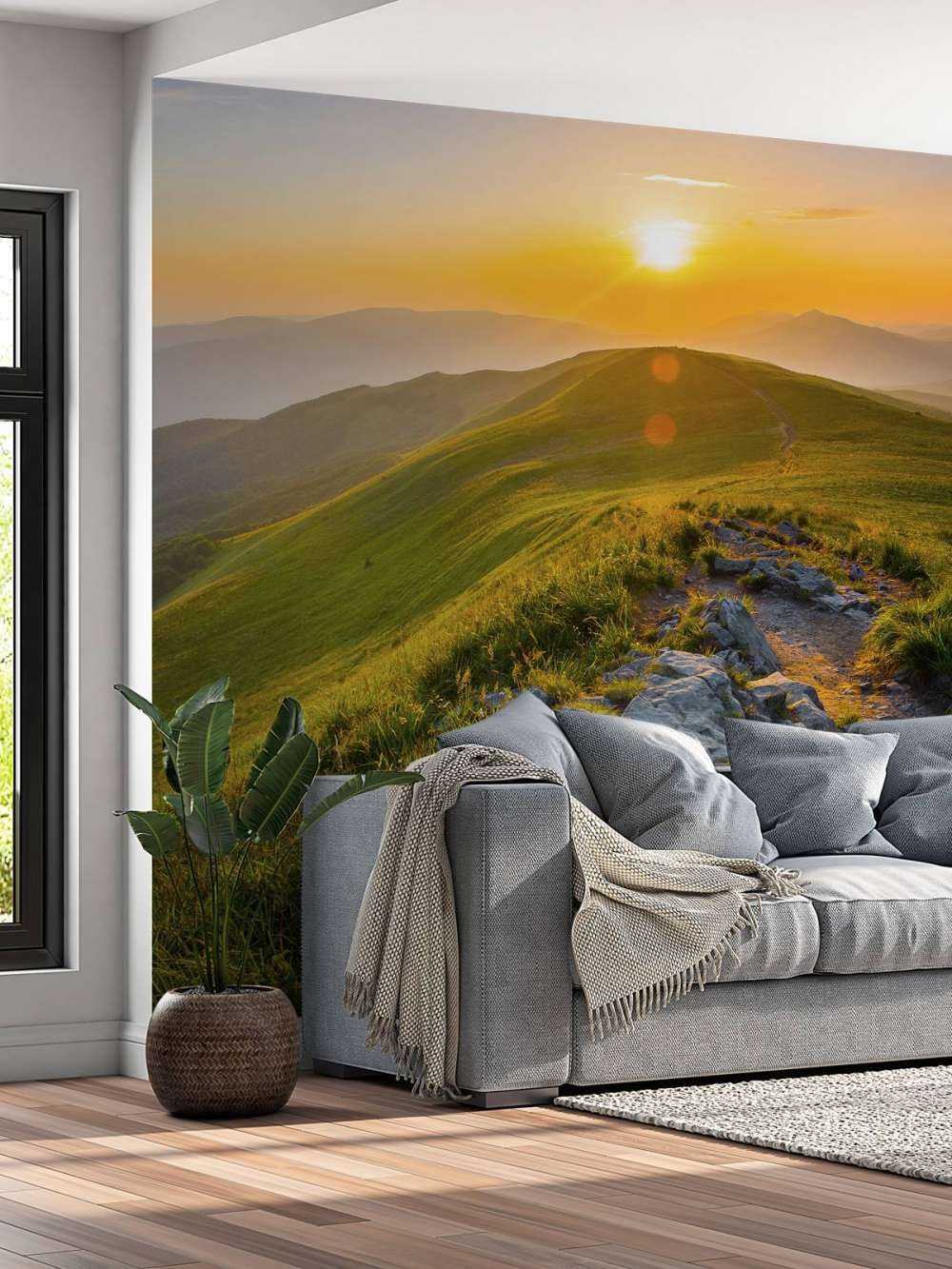 Solnedgång i ett bergigt landskap