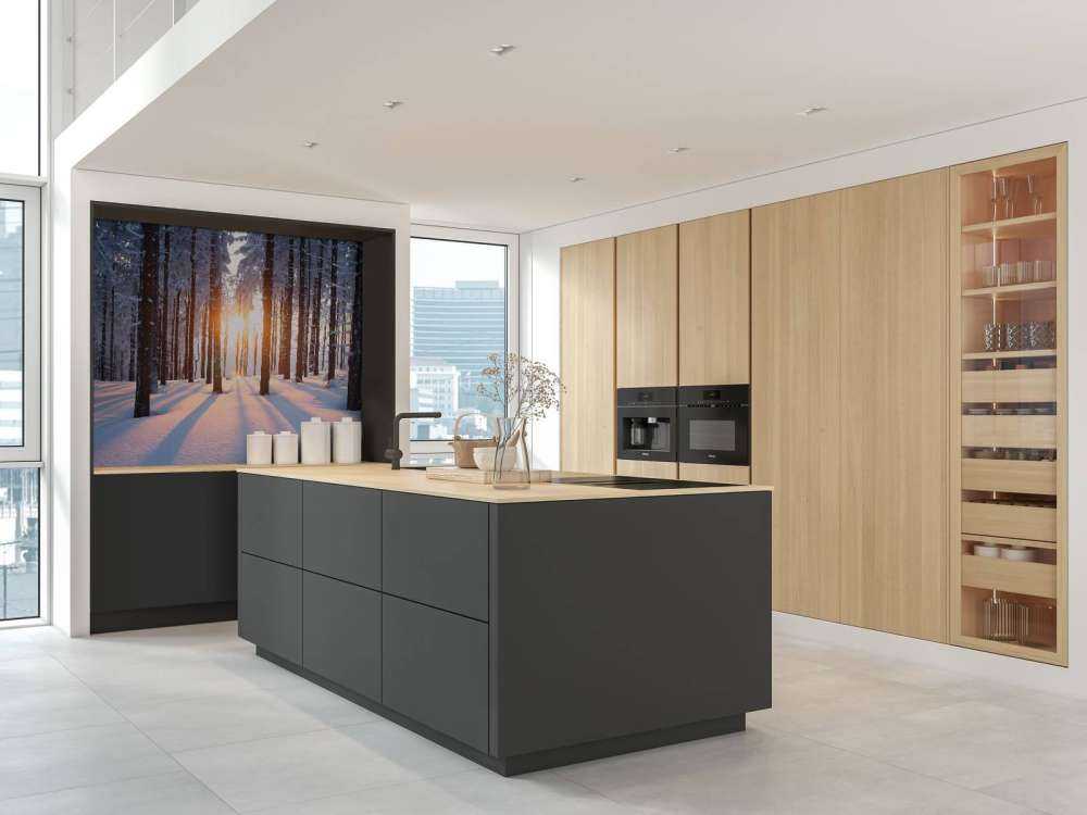 Solnedgang i en vinterskog