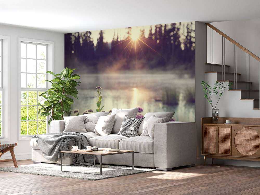 Fordampende innsjø med blomster