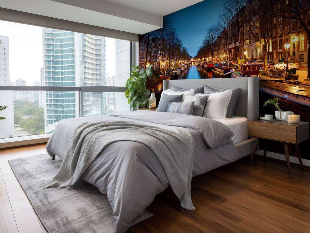 Husbåter langs den opplyste kanalen