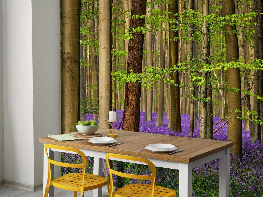 Skog med lilla blomster