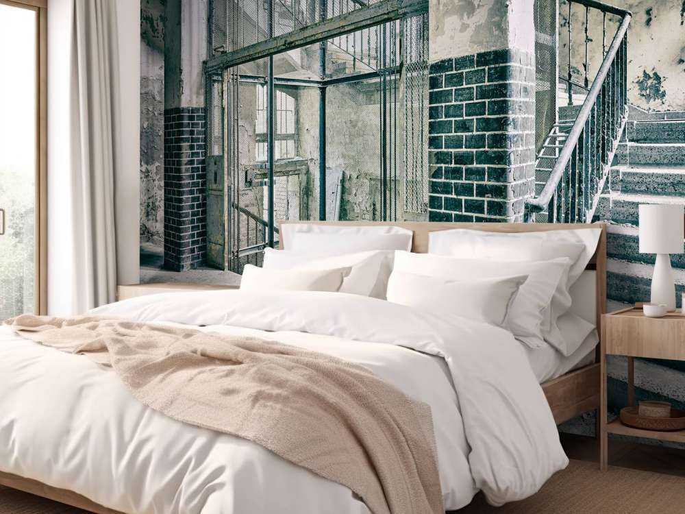 Gamla trappor och hisschakt