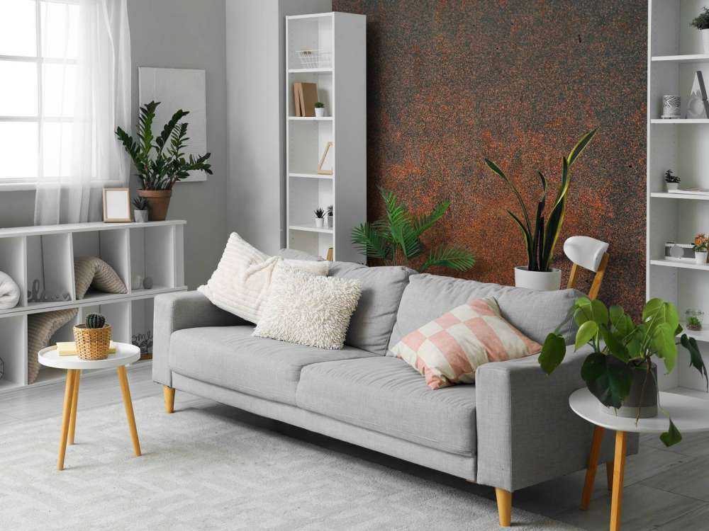 Närbild av gammal metallplatta.