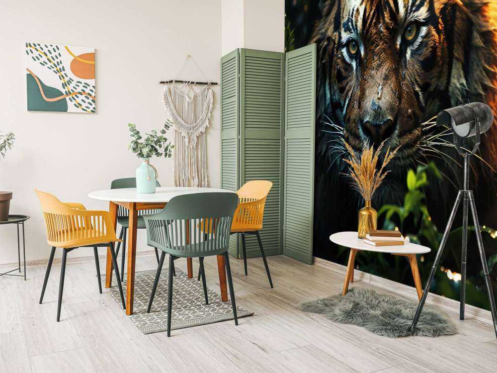 Big Tiger is watching you