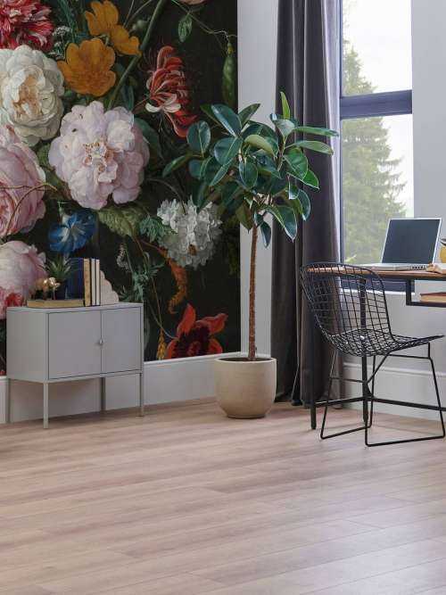 Stadig liv med blomster i en glasvase